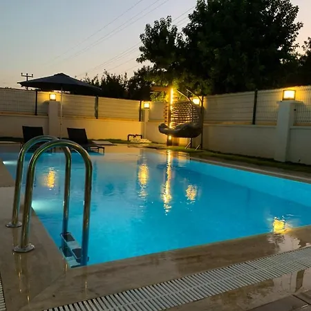 Muestakil Havuzlu Jakuzili Tatil Villasi ヴィラ フェティエ