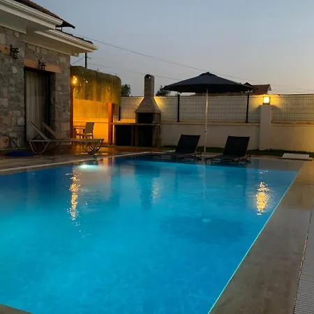 ヴィラ Muestakil Havuzlu Jakuzili Tatil Villasi